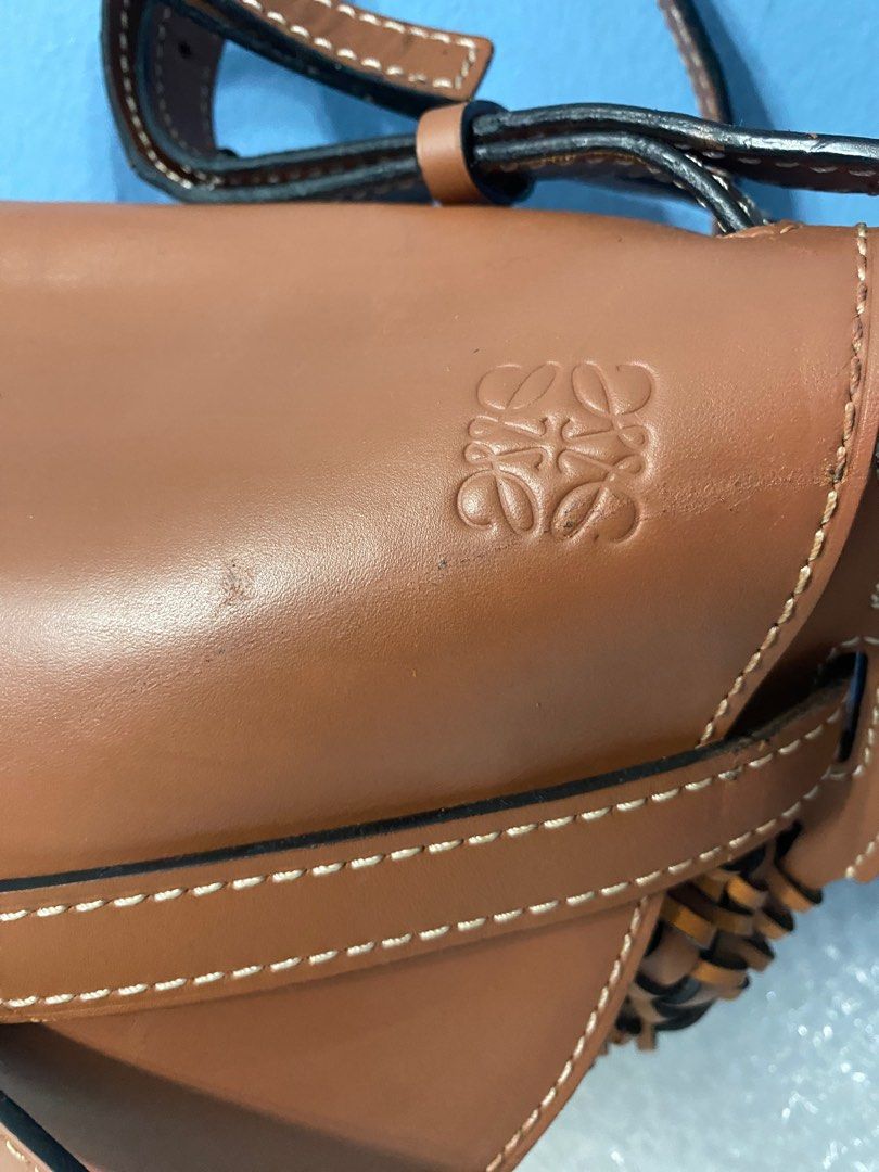 Gate bum bag store