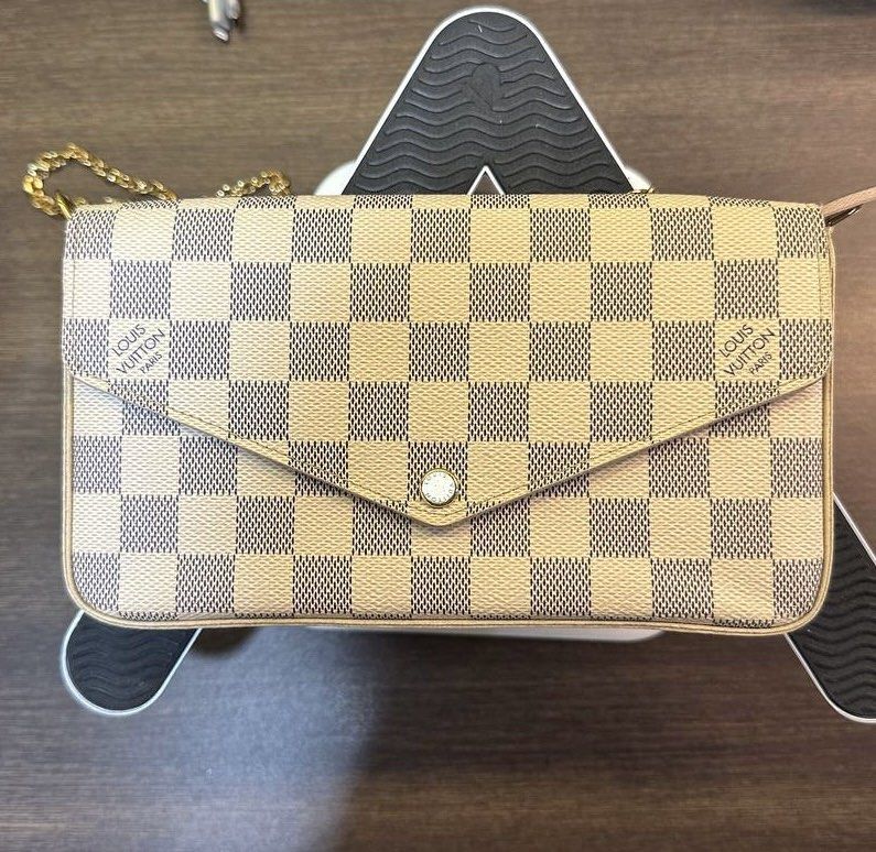 Louis vuitton pochette felicie azur top