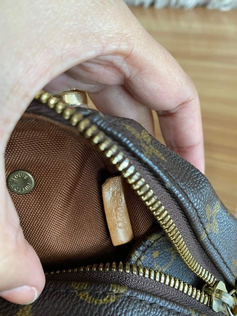 LV handbag "Small" (Category: Luxury Bags & Wallets) located in General Santos City (Dadiangas). Submitted by braverabbit.67 (Listing ID 1278947094, Image 2). Description: ‼️PA SALE KO NA AGAD📣📣 NO FLAWS! real leather eTu mGa siSsy L V handbag "Small" kaSya iphone 14Promax 📌Pending PAYMENT 🅿️3,800 ONLY NOW ,Unahan nlang po🙈.