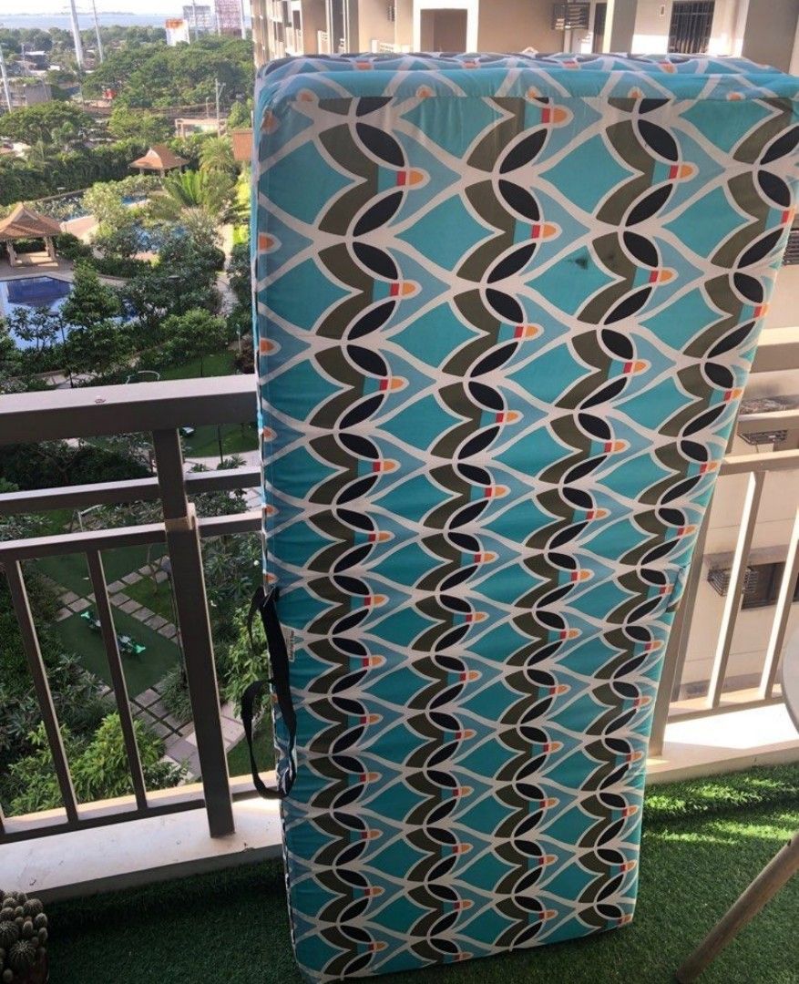 Mandaue Foam Folding Mattress 2inch QUEEN SIZE Bed (Category: Bed Frames & Mattresses) located in Las Pinas. Submitted by alvinherrera (Listing ID 1279201982, Image 1). Description: RFS: moving out seldom used.
