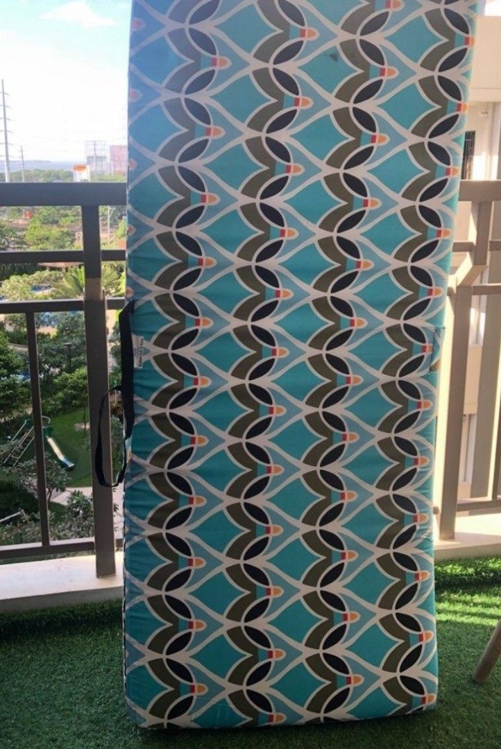 Mandaue Foam Folding Mattress 2inch QUEEN SIZE Bed (Category: Bed Frames & Mattresses) located in Las Pinas. Submitted by alvinherrera (Listing ID 1279201982, Image 3). Description: RFS: moving out seldom used.