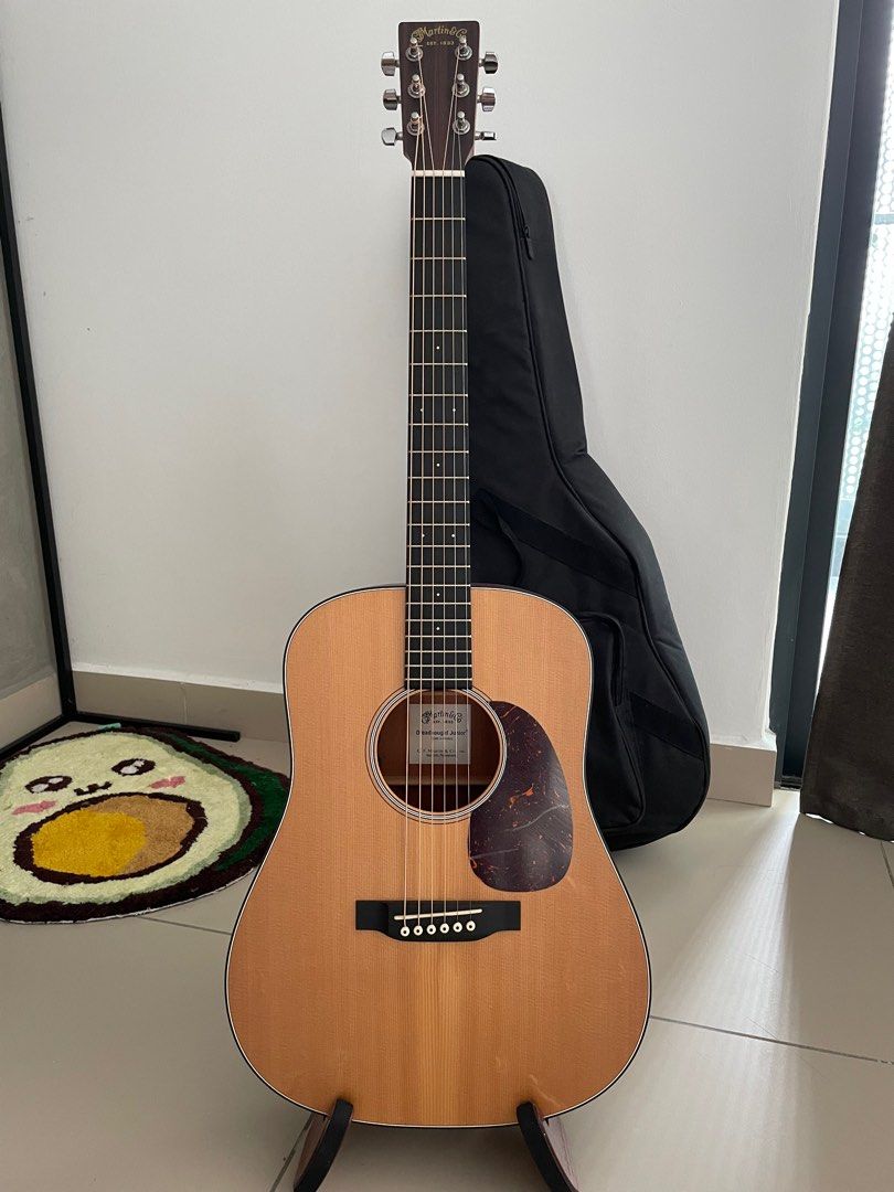 Martin DJR e casing solid wood stand