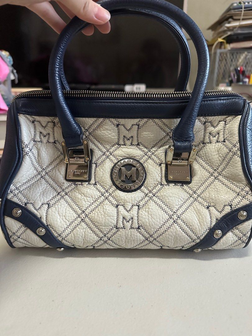 Metrocity Doctor's Bag (Category: Purses & Pouches) located in San Juan City. Submitted by ririmmo2 (Listing ID 1279059219, Image 1). Description: .