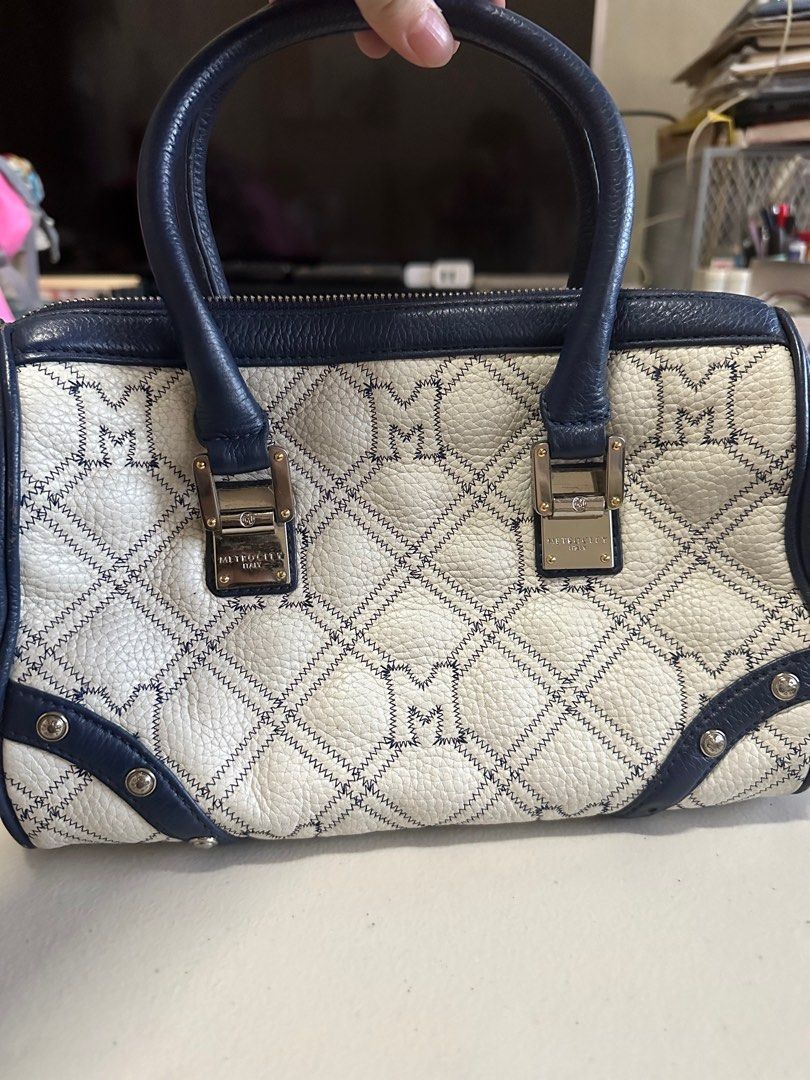Metrocity Doctor's Bag (Category: Purses & Pouches) located in San Juan City. Submitted by ririmmo2 (Listing ID 1279059219, Image 2). Description: .