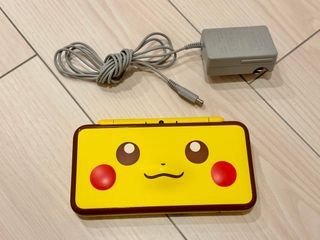 New Nintendo 2DS LL Pikachu Edition main unit+Charger+ 4 Games