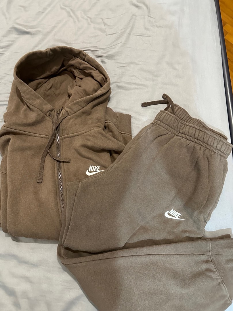 Nike deals fleece sweatsuit