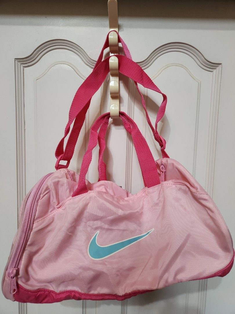Nike pink best sale duffle bag