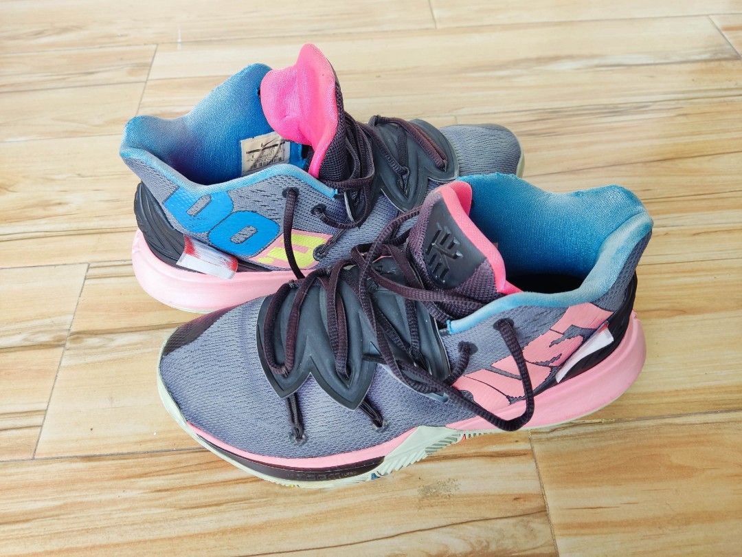 Sepatu basket kyrie irving store