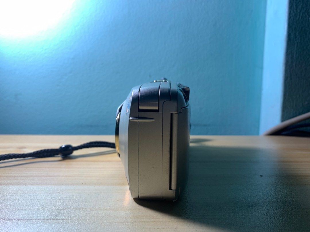 Olympus Mju Zoom Wide 80 Deluxe, Photography, Cameras on Carousell