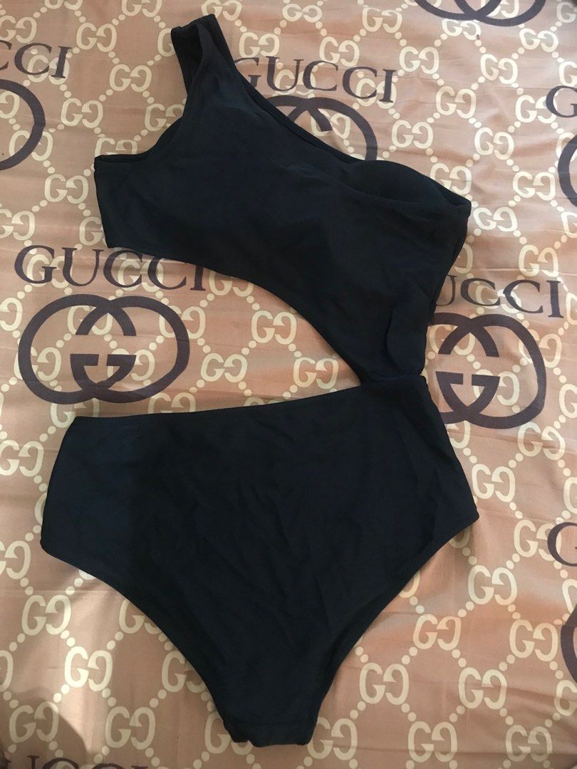 One piece with cutouts (Category: Bikinis & Swimsuits) located in Quezon City. Submitted by sashana10 (Listing ID 1278960502, Image 2). Description: Isang beses lang ginamit noong nag cruise kame Padded cuff Stretchtable Pwede small to medium .