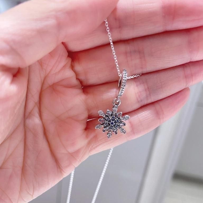 Pandora store snowflake set