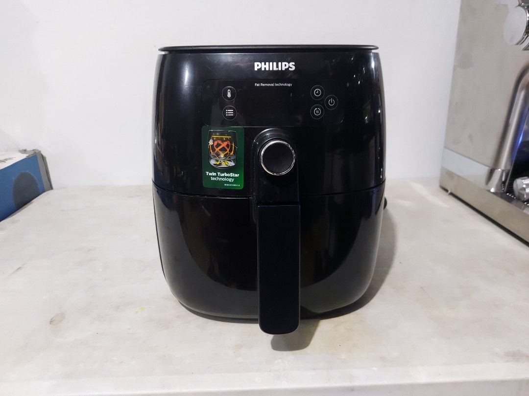 Philips Premium Airfryer (Category: Fryers) located in Taguig. Submitted by potato_corner (Listing ID 1279083558, Image 1). Description: Philips Premium Airfryer No box Good working condition Issue scratche.