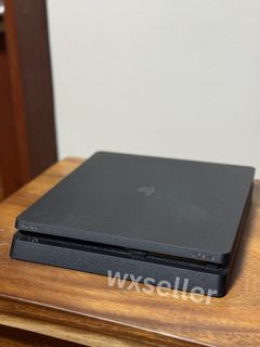 PS4 Slim 500gb with 2 controllers