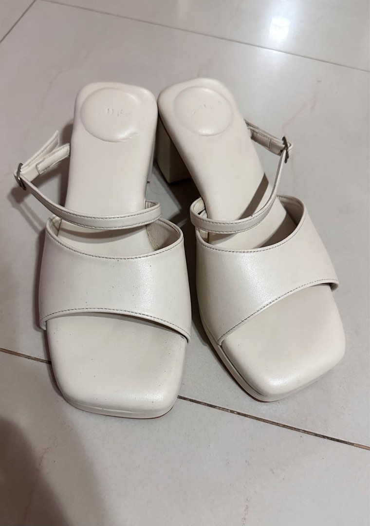 Casual sandal clearance heels