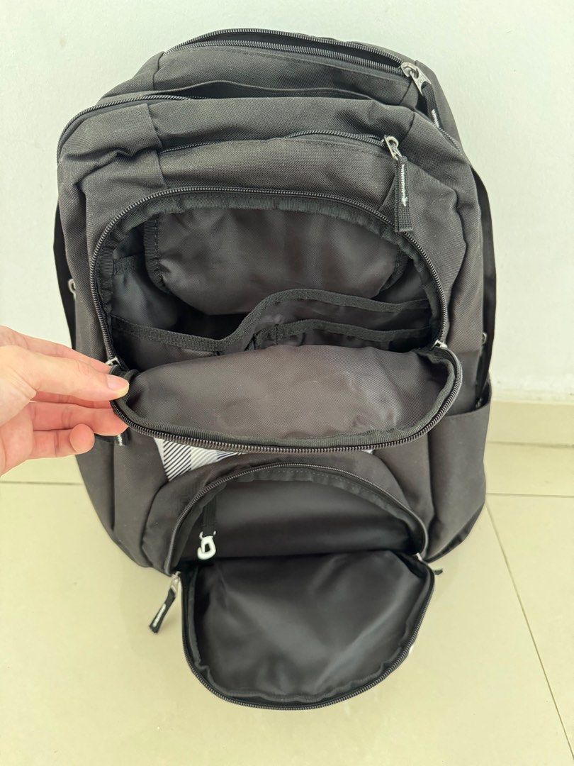 Quiksilver black deals backpack