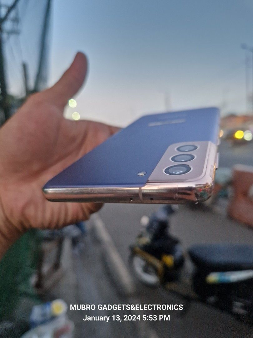 Samsung S21 plus (Category: Samsung) located in Quezon City. Submitted by mubrogadgets (Listing ID 1279114174, Image 3). Description: Samsung s21 Plus no issue/ no history of repair 5g data connection 256gb/8gb 💯Dynamic AMOLED 2X, 120Hz, 💯Corning Gorilla Glass Victus 💯Exynos 2100 Fingerprint (under display, ultrasonic 4800 mahh 💯gaming phone 💯high qualty display 💯camera phone.