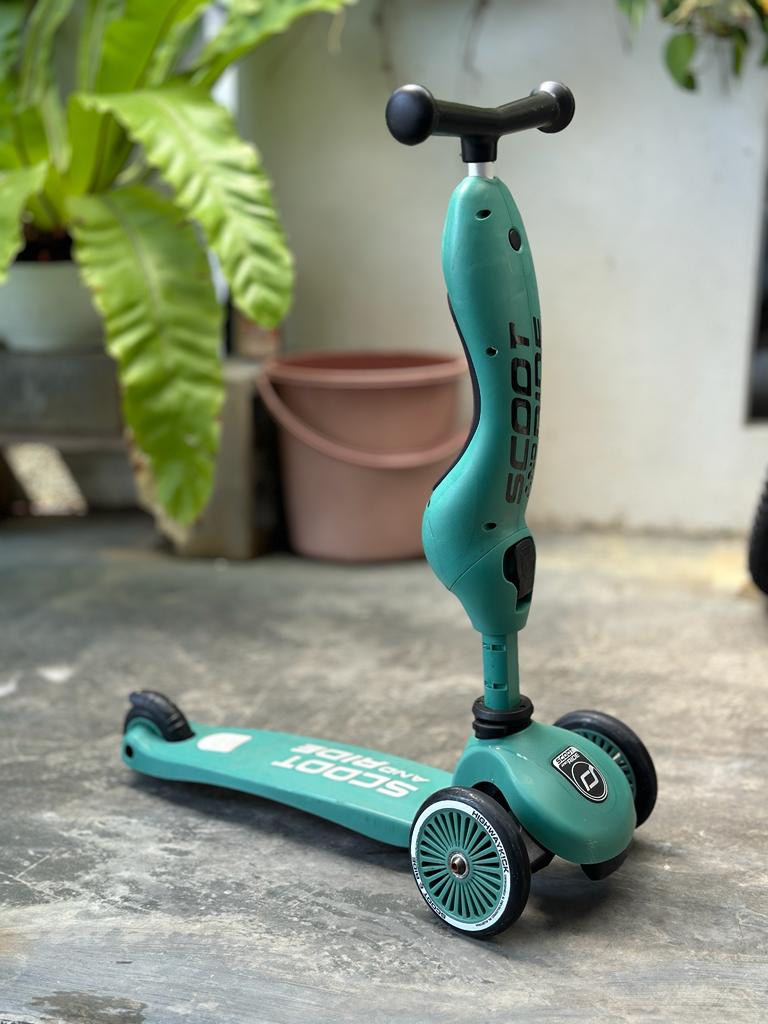 Scoot & Ride Highway Kick 2 in 1 Scooter + Helmet set, Sports Equipment