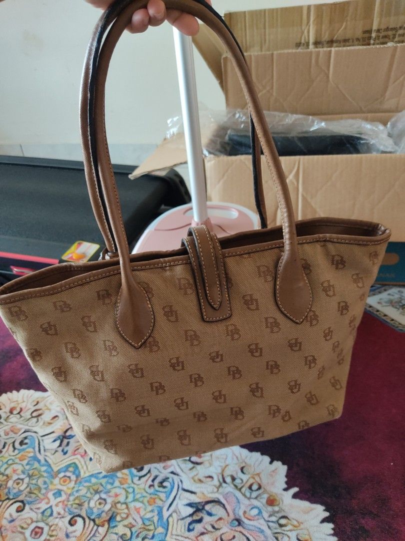 Dooney and Bourke tote bag Women s Fashion Bags Wallets Tote