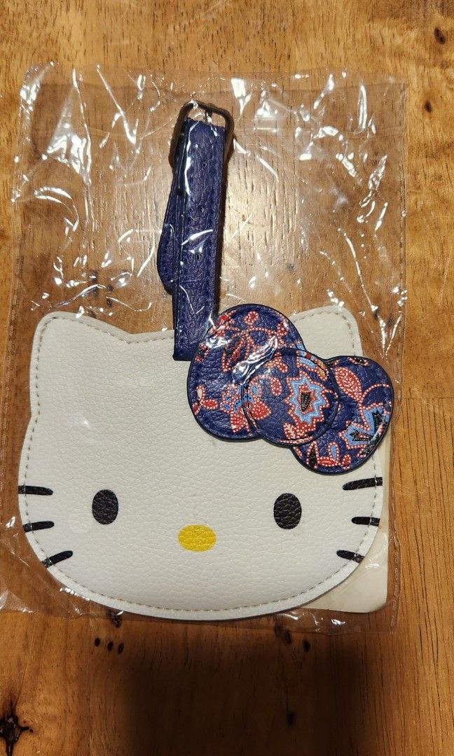 Sia hello kitty discount luggage tag