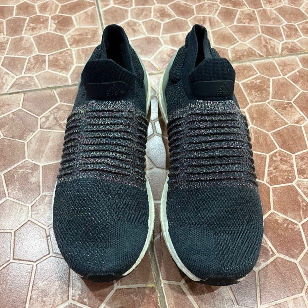 Ultraboost discount laceless carbon