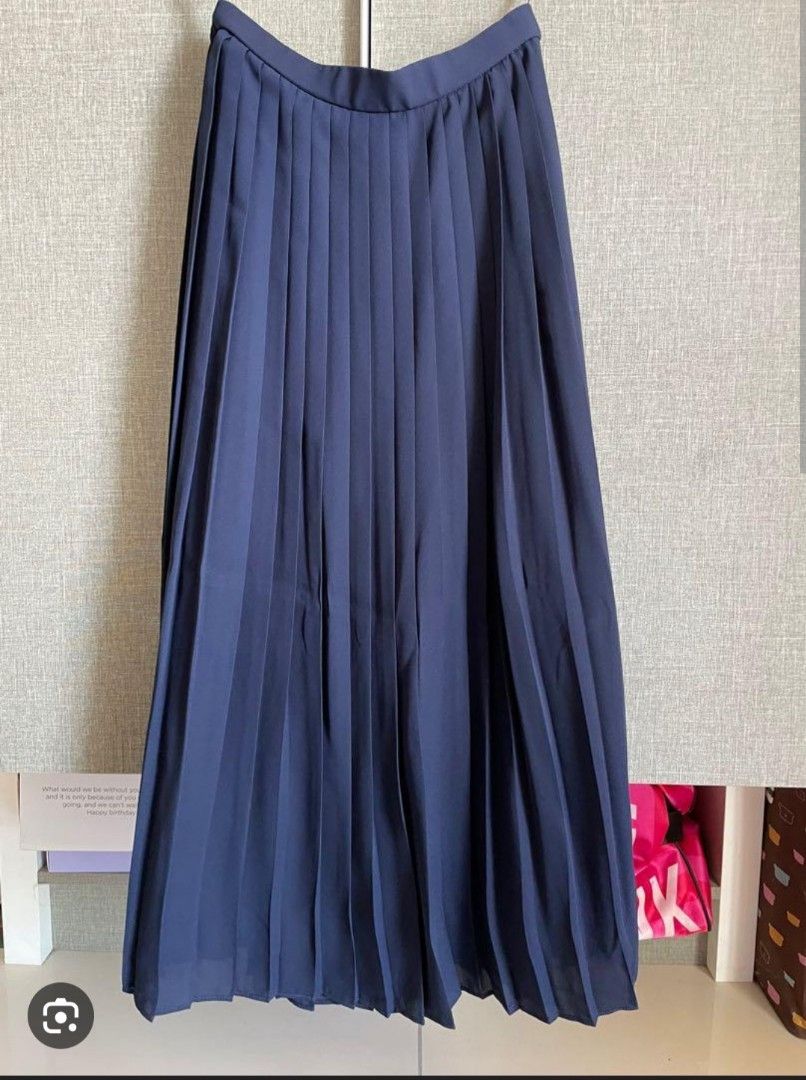 Uniqlo blue pleated best sale skirt