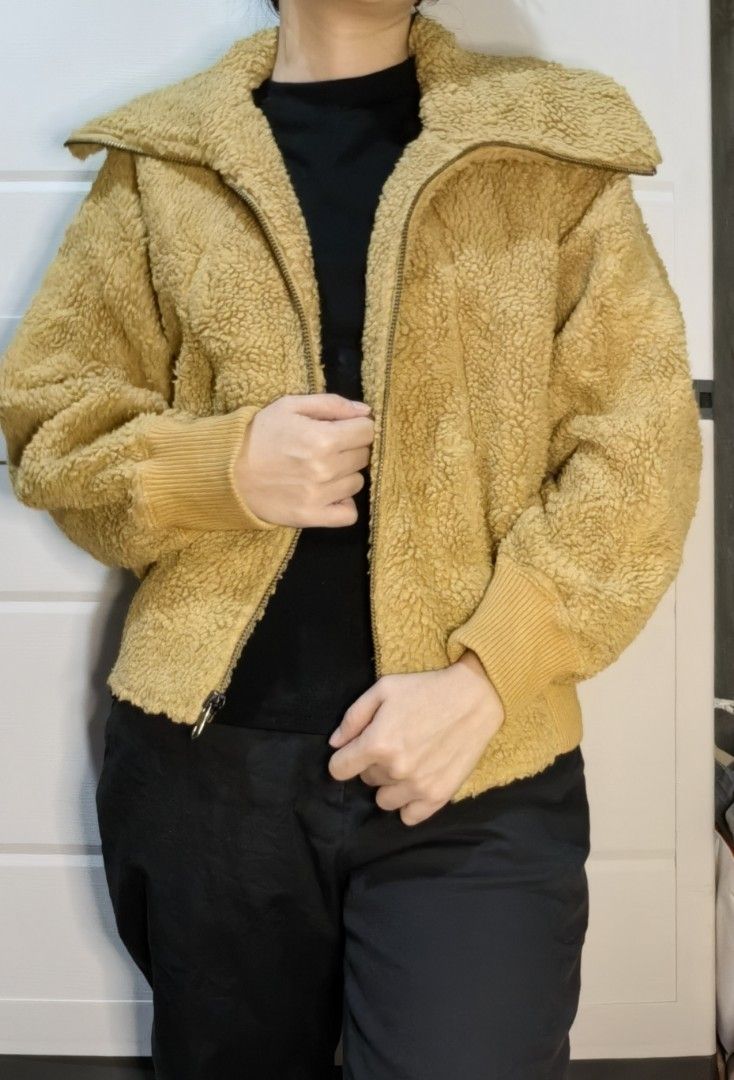 Uniqlo Teddy winter jacket for women medium mustard Women s