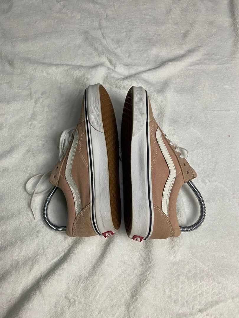 Vans old skool hotsell strap off the wall