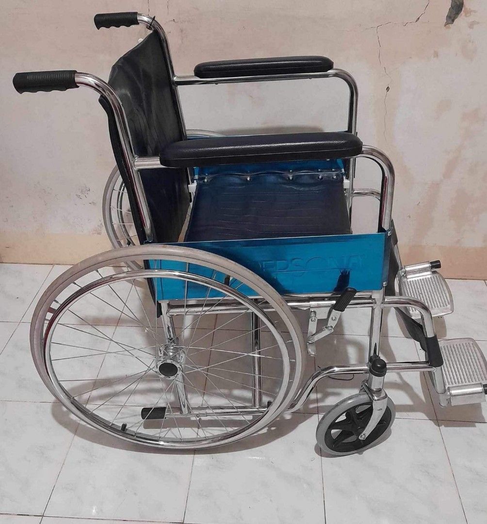 Wheelchair for sale Zamboanga city, Health & Nutrition, Medical