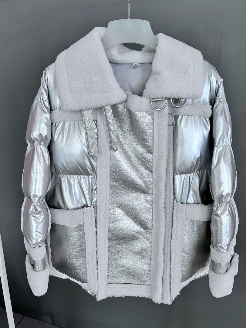 Winter jacket (Category: Coats, Jackets and Outerwear) located in Shah Alam. Submitted by jessiett (Listing ID 1279034640, Image 2). Description: Suitable for those who wear s size . only via postage. Postage fee is excluded. .