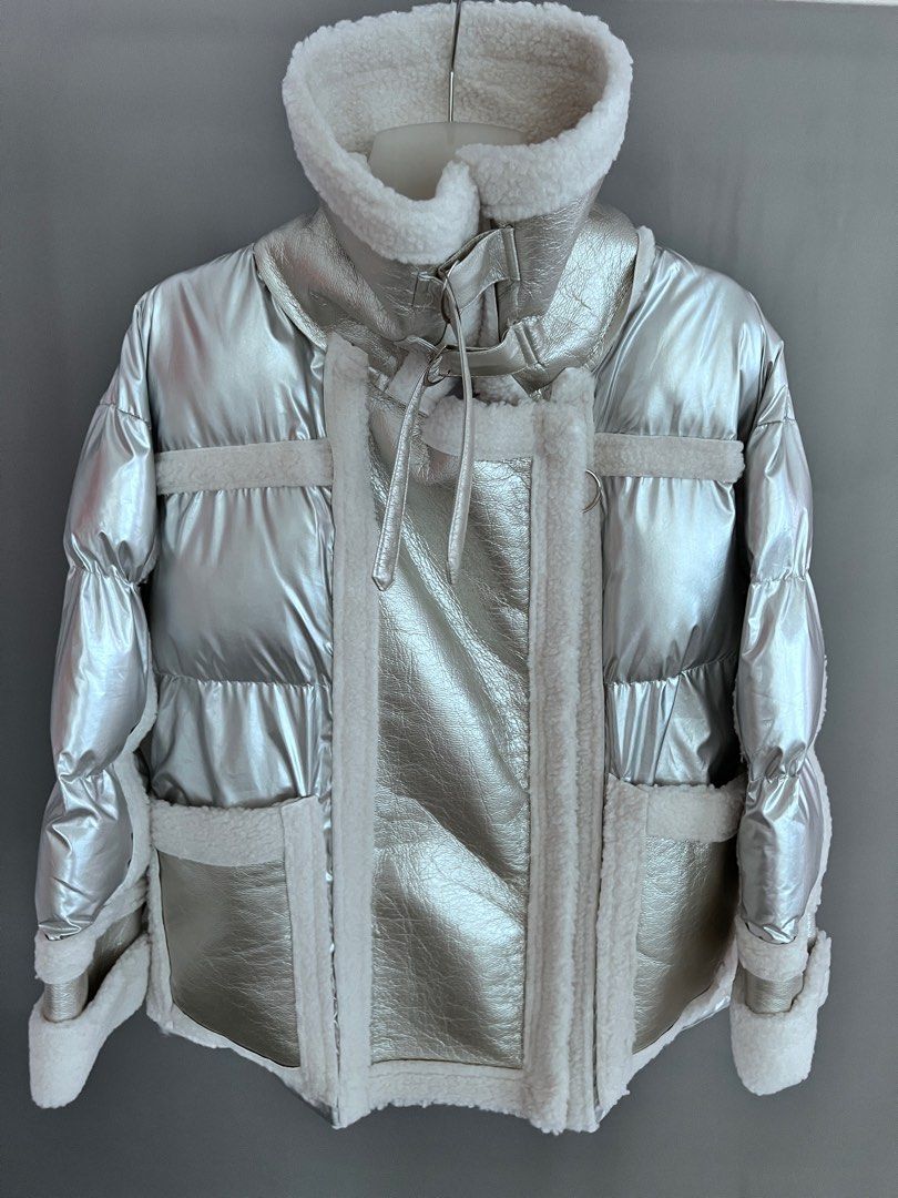 Winter jacket (Category: Coats, Jackets and Outerwear) located in Shah Alam. Submitted by jessiett (Listing ID 1279034640, Image 3). Description: Suitable for those who wear s size . only via postage. Postage fee is excluded. .