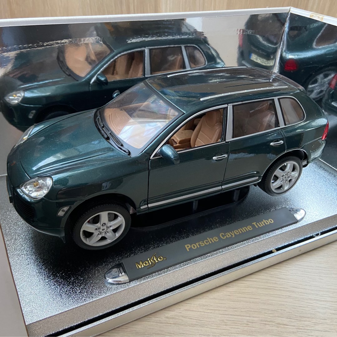 1/18 Maisto Porsche Cayenne Turbo