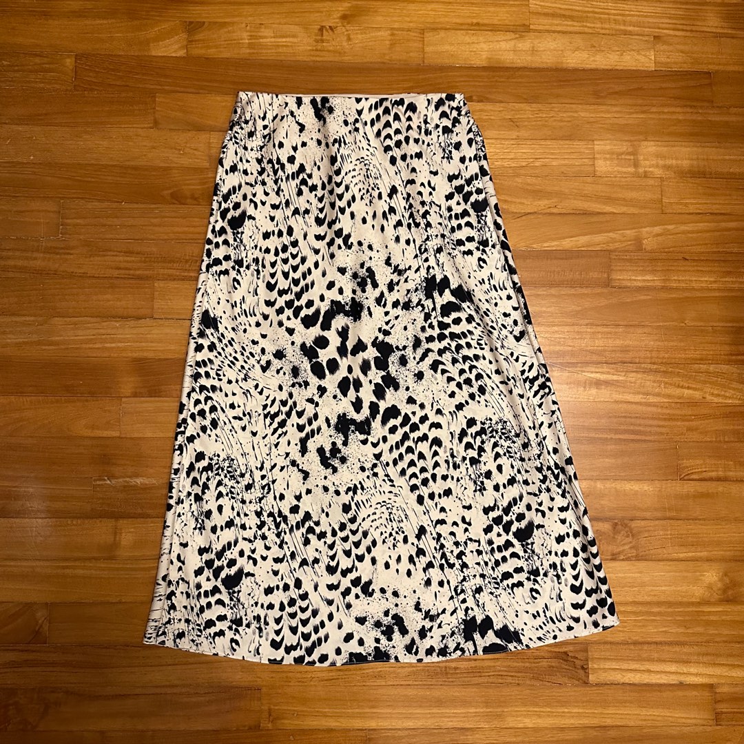 Aritzia Babaton Printed Satin Midi Skirt Women s Fashion Bottoms