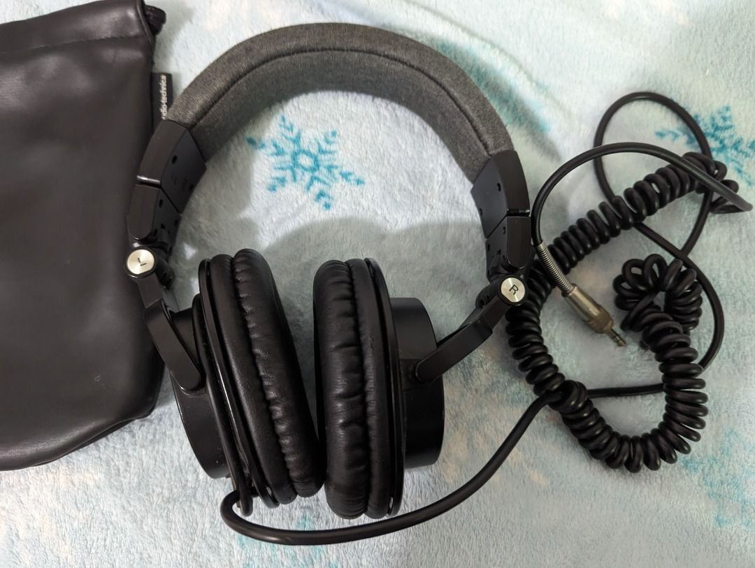 Audio Technical ATH M50 3.5 mm wired (Category: Headphones & Headsets) located in Muntinlupa City. Submitted by tech2000ph (Listing ID 1279365513, Image 2). Description: Working properly but headband is worn off..