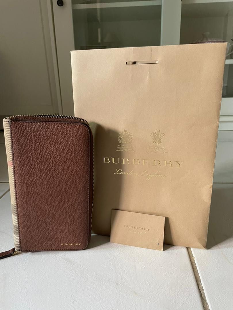 Burberry men's wallet with store zipper
