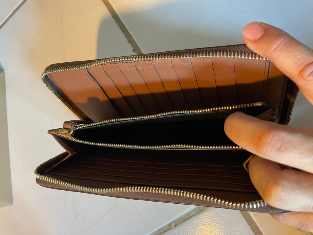 Burberry zipper wallet sales