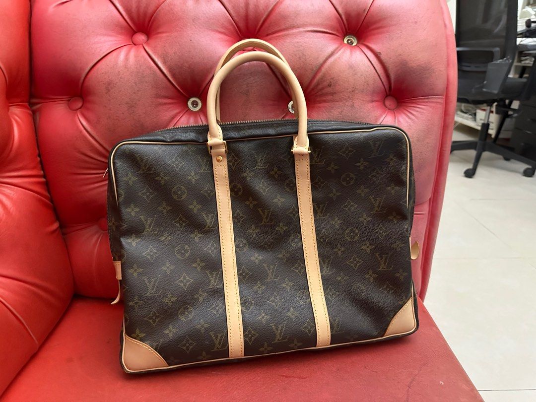 Authentic Louis Vuitton bag (Category: Luxury Bags & Wallets) located in Cainta. Submitted by qualityyetaffordable (Listing ID 1279362575, Image 1). Description: PTPA Authentic laptop bag Pinapalitan ko lang yung vanchetta Pero authentic vanchetta pinalit.. 28k Money back guarantee if proven fake .