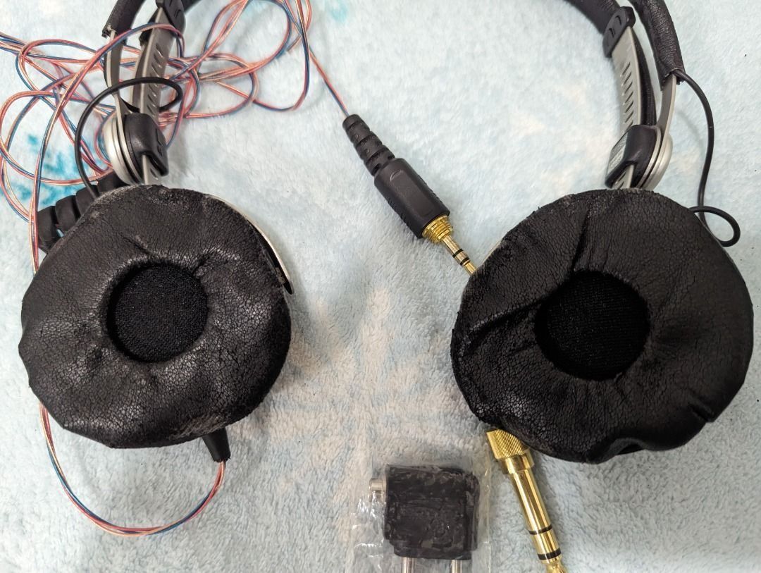 Beyerdynamic DT1350 headphone (wired 3.5 mm) (Category: Headphones & Headsets) located in Muntinlupa City. Submitted by tech2000ph (Listing ID 1279362502, Image 3). Description: Working but pads and headband are worn off. Wiring doesn't have cover..