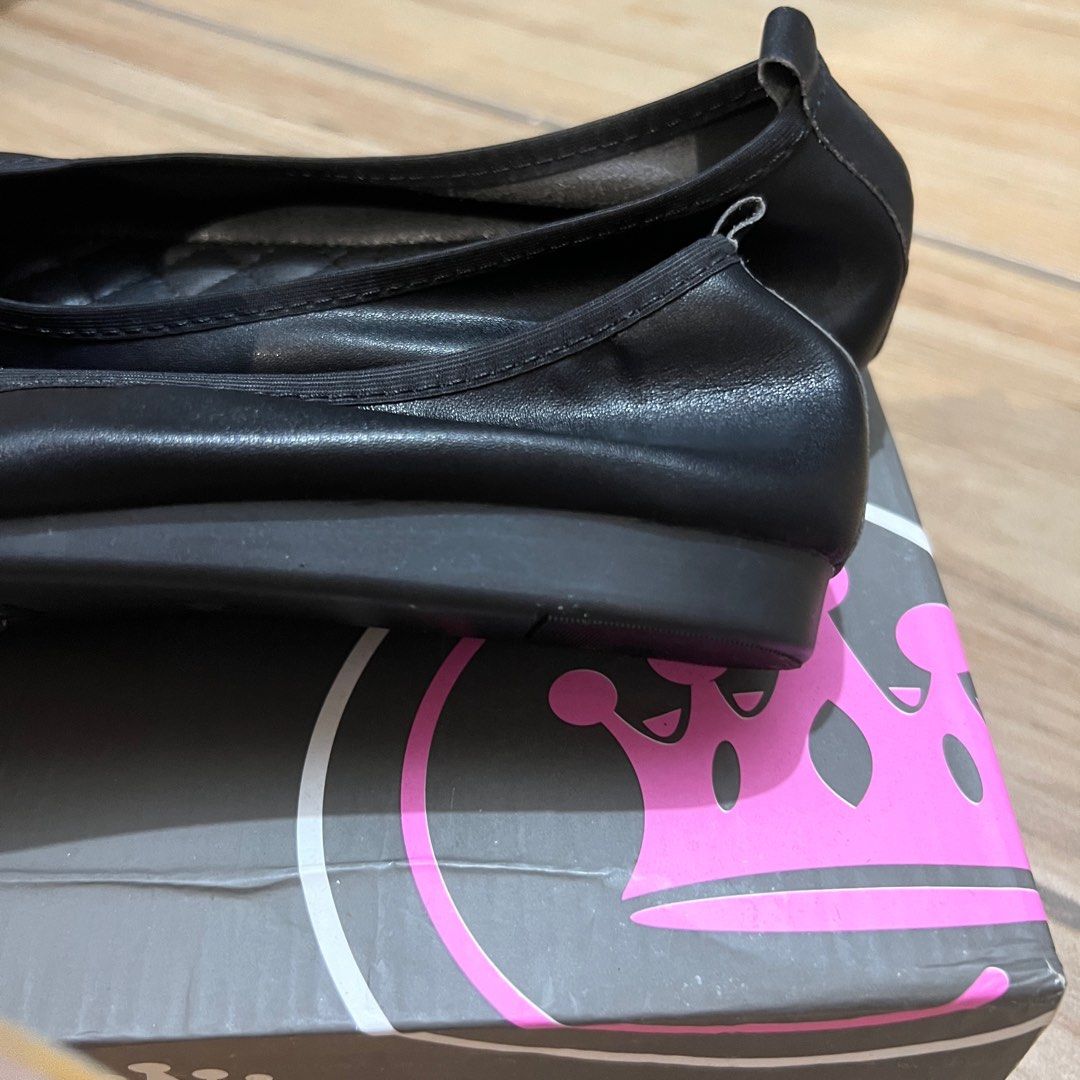 comfortable black ballet flats