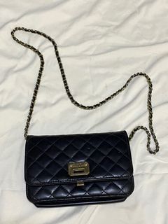 charles and keith black quilted sling bag