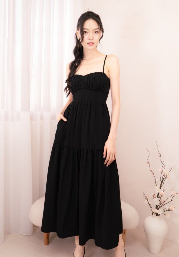 Claudine Sweetheart Neckline Tiered Maxi Dress in Black, Women's Fashion,  Dresses & Sets, Dresses on Carousell