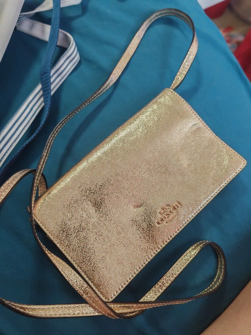 Gold coach clutch hotsell