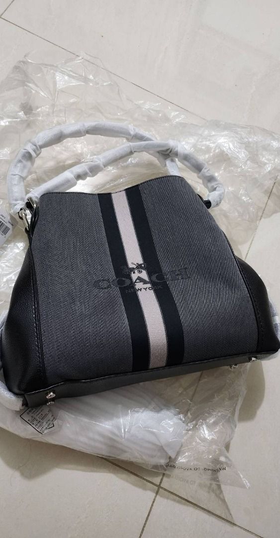 Coach horse and carriage on sale jacquard edie 31 shoulder bag