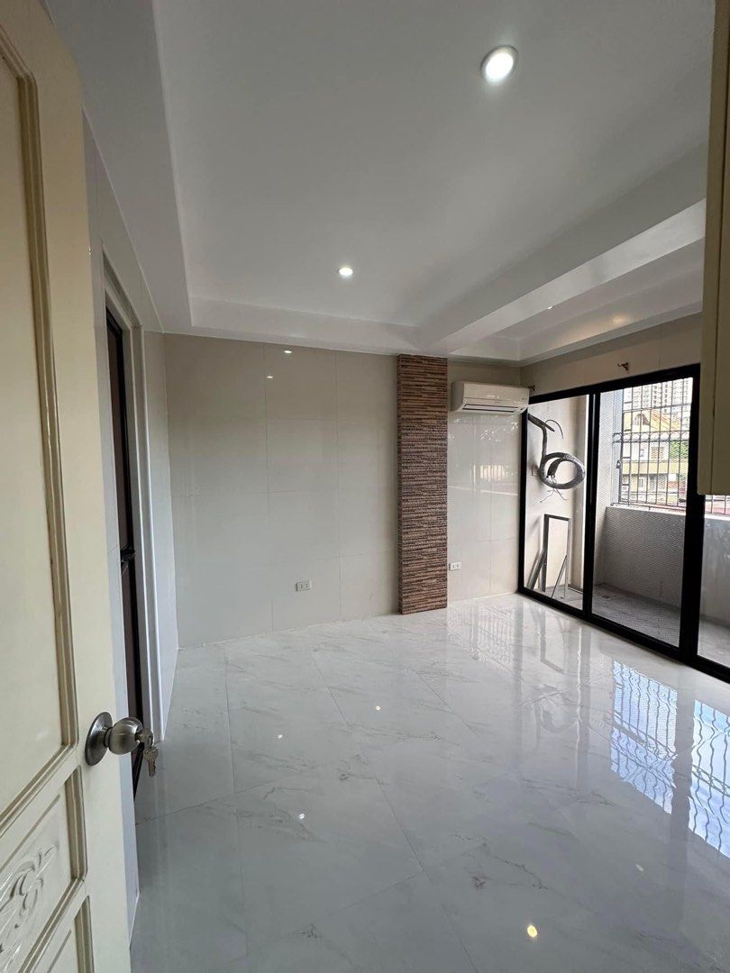 Commercial Space for Rent in Carmel 1 very neae Congressional Ave QC