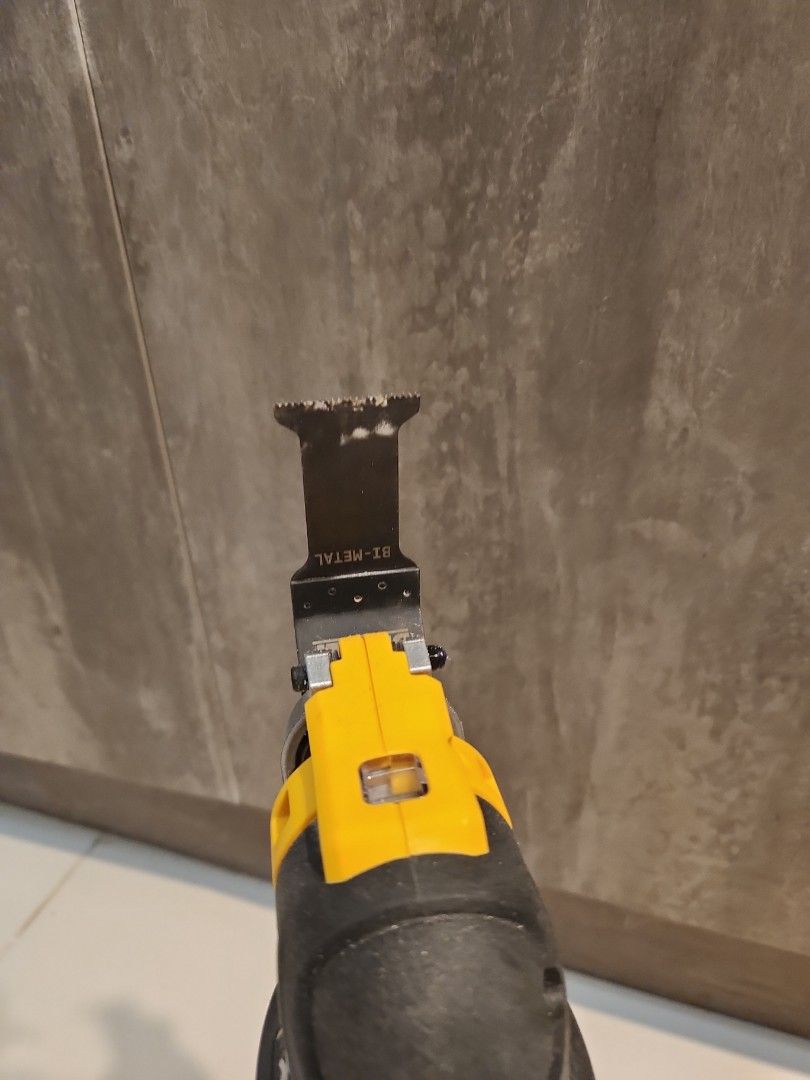 Dewalt 18V oscillating tool with sander pad and blades Furniture