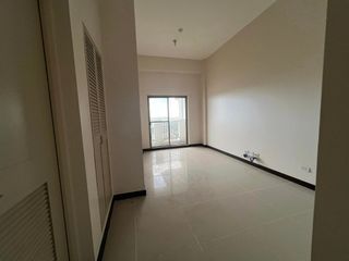 DMCI Fairway Terraces in Pasay 2BR w/ Parking for sale