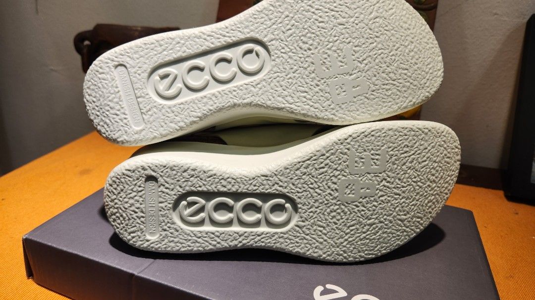 Walking sneaker clearance ecco womens sandals
