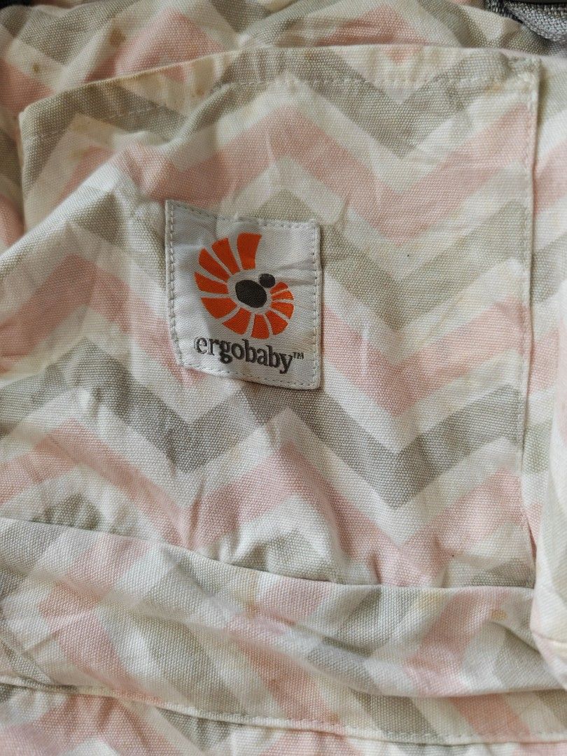 Ergobaby original hotsell chevron baby carrier