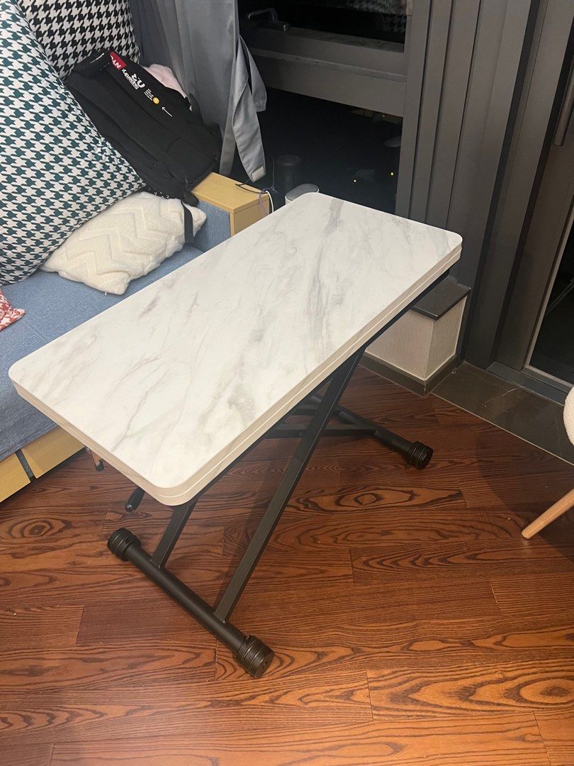 Extension Table （分類：桌子）位於 Hong Kong。 由 ringo_leung 提交（商品編號 1279429355，圖片 2）。簡介： Extension coffee table 40 x 80cm (80 x 80cm)。