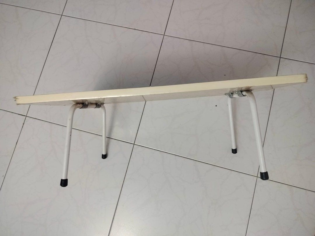 Foldable table (Category: Tables & Sets) located in Singapore. Submitted by natlim99 (Listing ID 1279244194, Image 3). Description: .