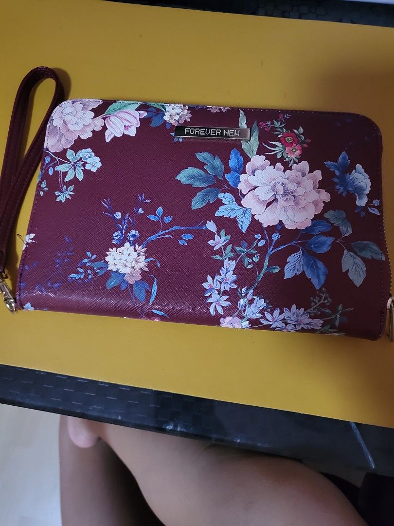Forever 21 clutch